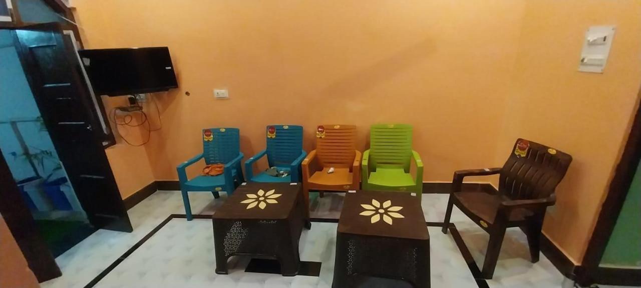 Aadi Shakti Bhawan Hotel Ayodhya Bagian luar foto