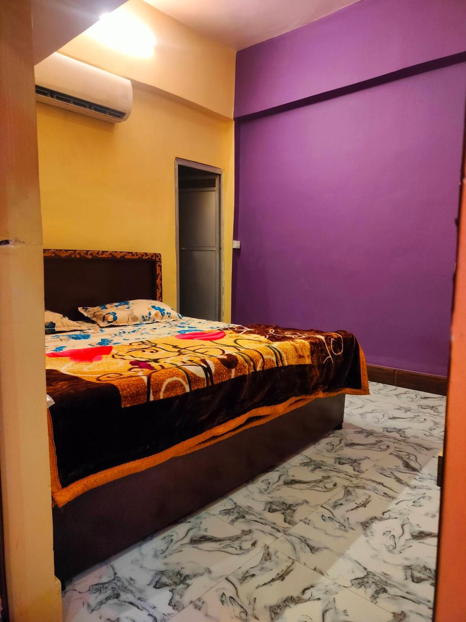 Aadi Shakti Bhawan Hotel Ayodhya Bagian luar foto